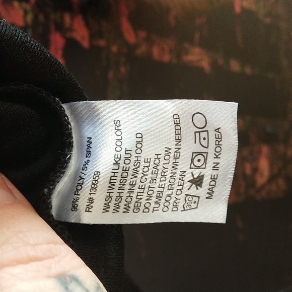 Lilly London faux fur cuff top. - Picture 5 of 5